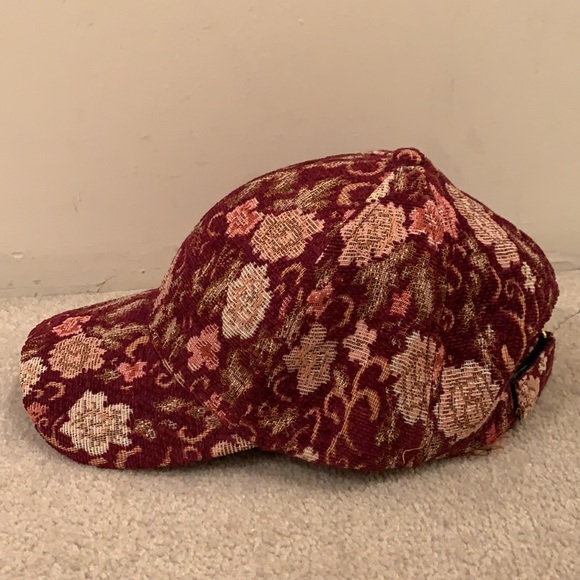 Aritzia red floral pattern cap - Picture 2 of 4